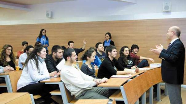 Makedonya Üniversitesi İletişim